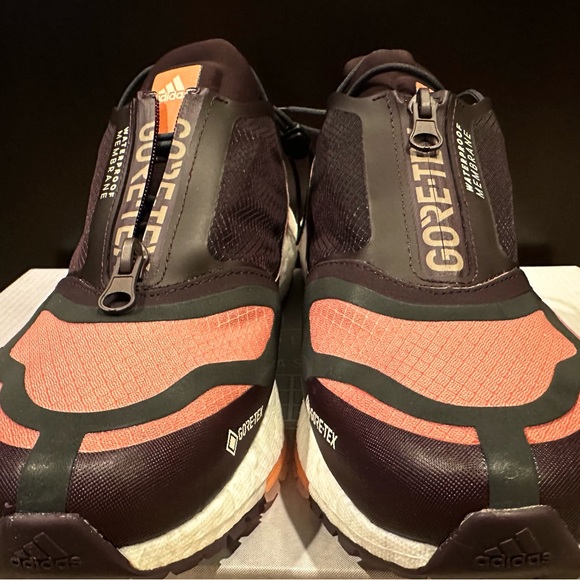 ULTRABOOST 22 GORE-TEX RUNNING SHOES - Picture 5 of 8